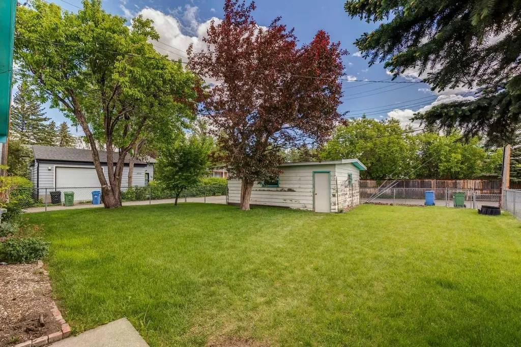 4312 40 Street NW Calgary AB T3A 0H6