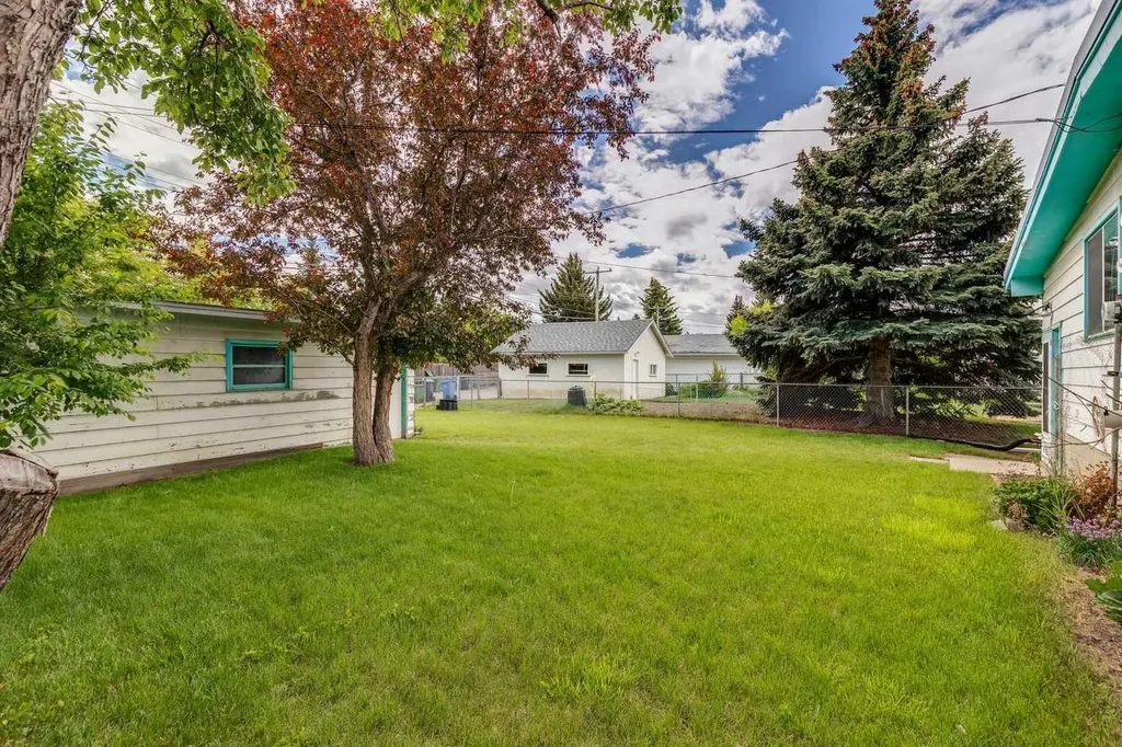 4312 40 Street NW Calgary AB T3A 0H6