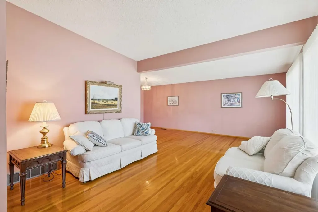 4312 40 Street NW Calgary AB T3A 0H6