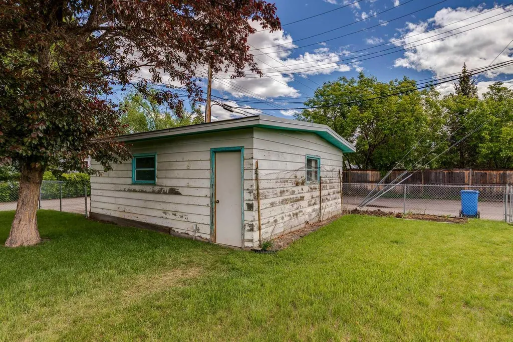 4312 40 Street NW Calgary AB T3A 0H6