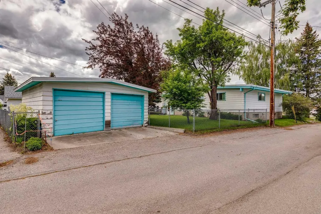 4312 40 Street NW Calgary AB T3A 0H6