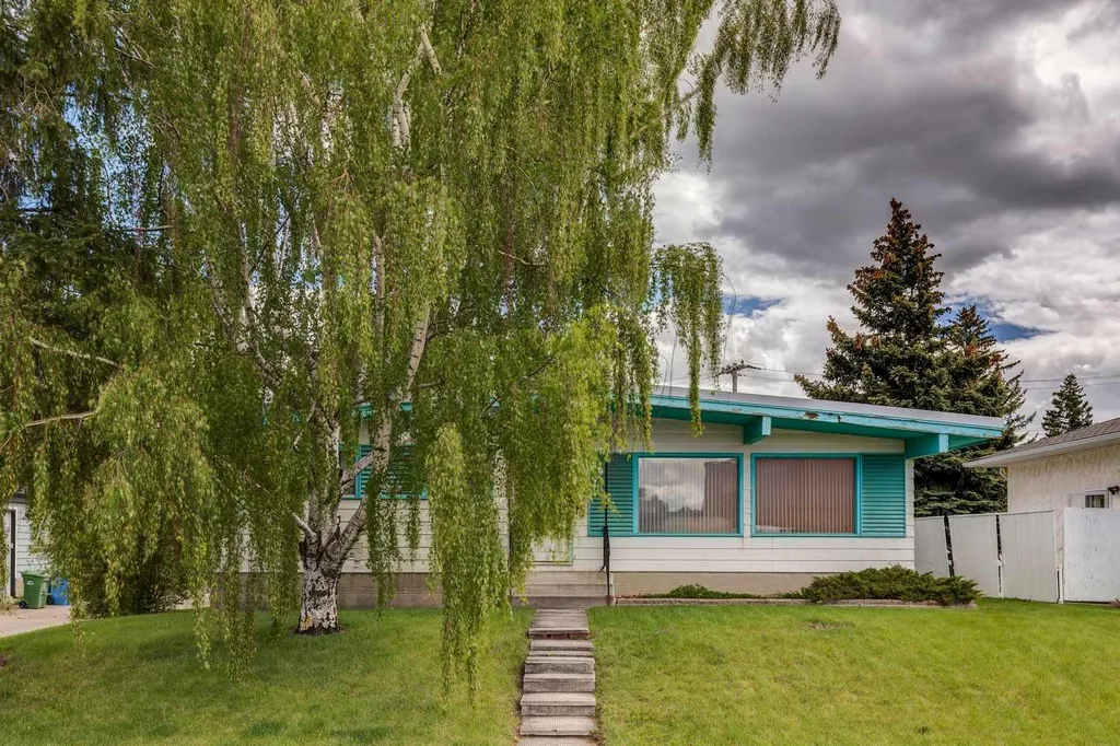 4312 40 Street NW Calgary AB T3A 0H6