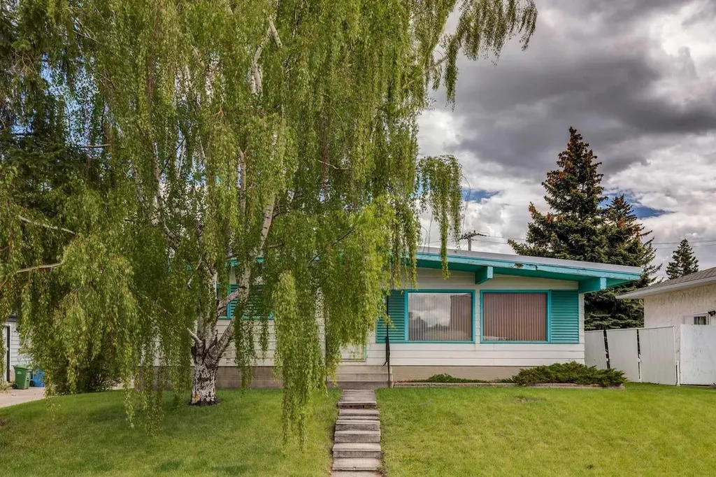 4312 40 Street NW Calgary AB T3A 0H6