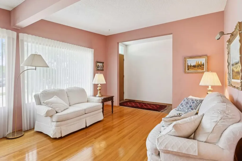 4312 40 Street NW Calgary AB T3A 0H6