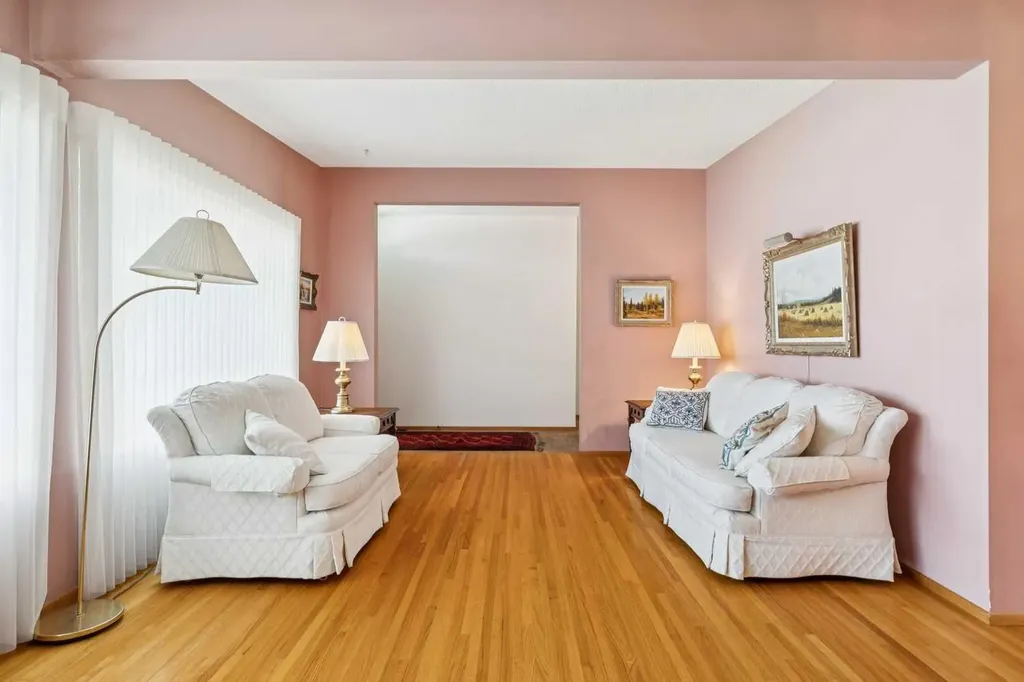 4312 40 Street NW Calgary AB T3A 0H6