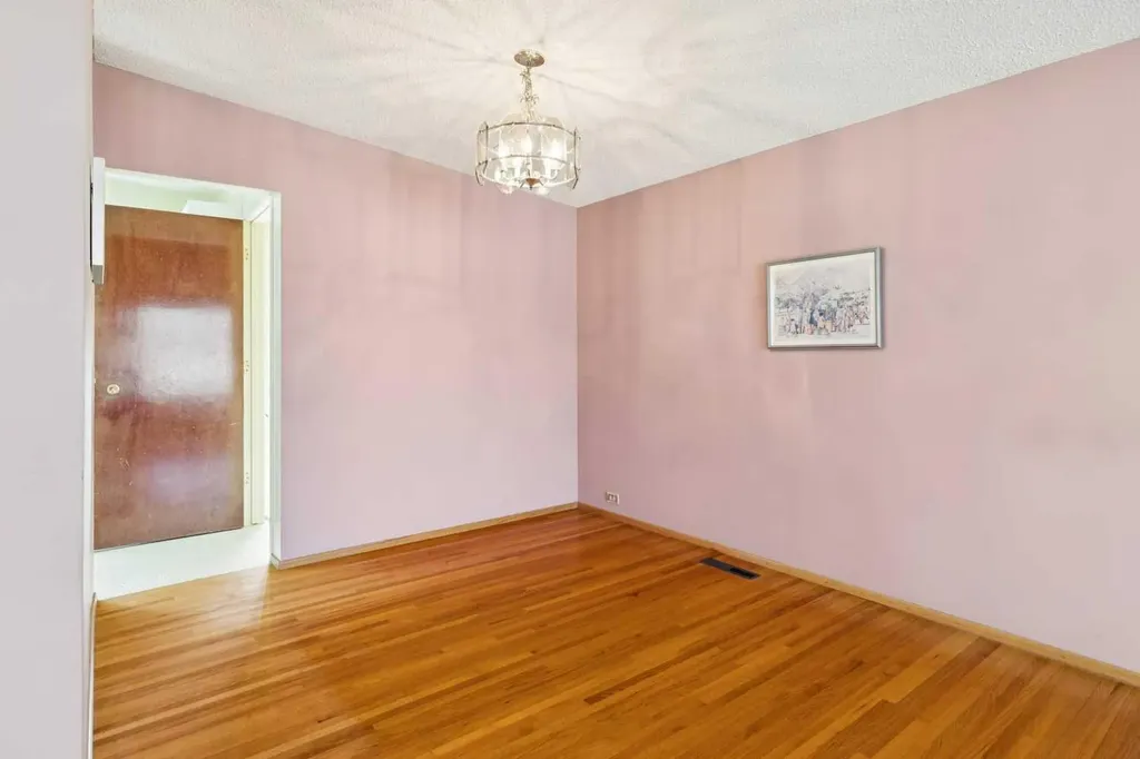 4312 40 Street NW Calgary AB T3A 0H6