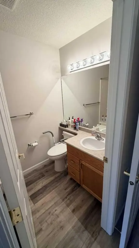 6313 39 Street Lloydminster AB T9V 2X7