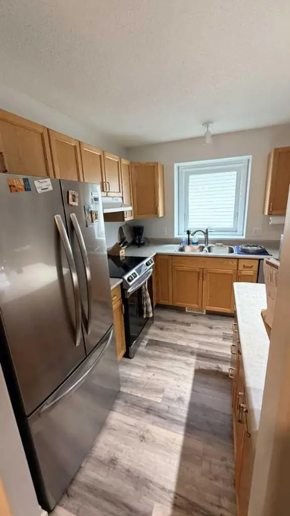 6313 39 Street Lloydminster AB T9V 2X7