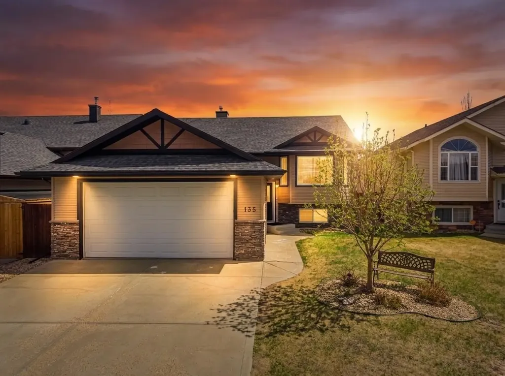 135 Issard Close Red Deer AB T4R 0C2