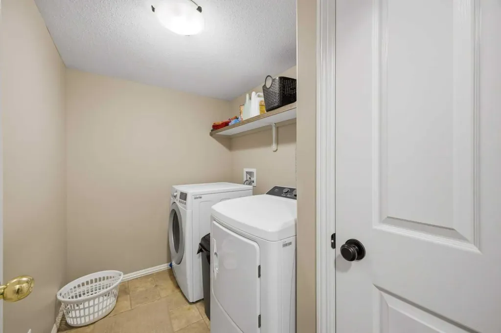 135 Issard Close Red Deer AB T4R 0C2