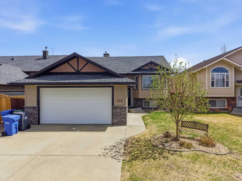 135 Issard Close Red Deer AB T4R 0C2