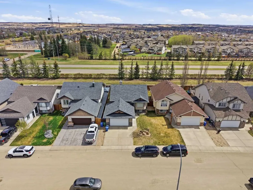 135 Issard Close Red Deer AB T4R 0C2