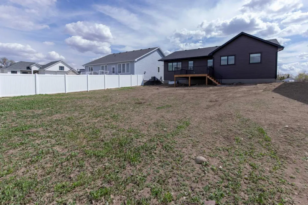 306 Bridge Crossing Close Raymond AB T0K 2S0