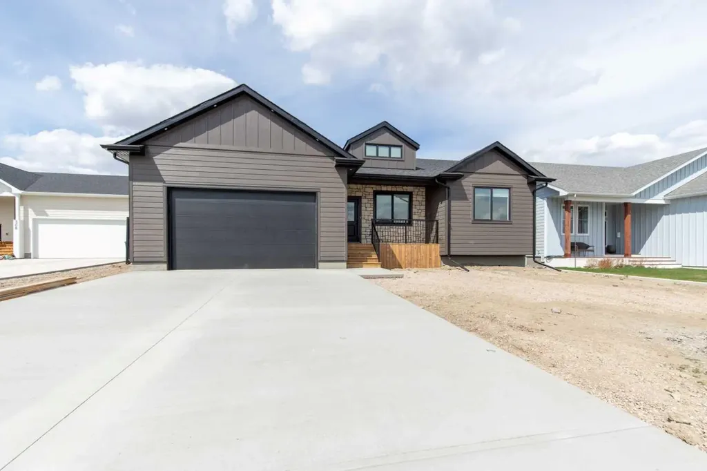 306 Bridge Crossing Close Raymond AB T0K 2S0