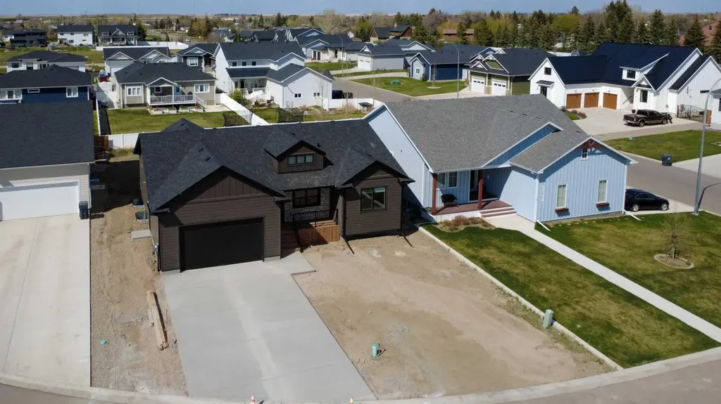 306 Bridge Crossing Close Raymond AB T0K 2S0