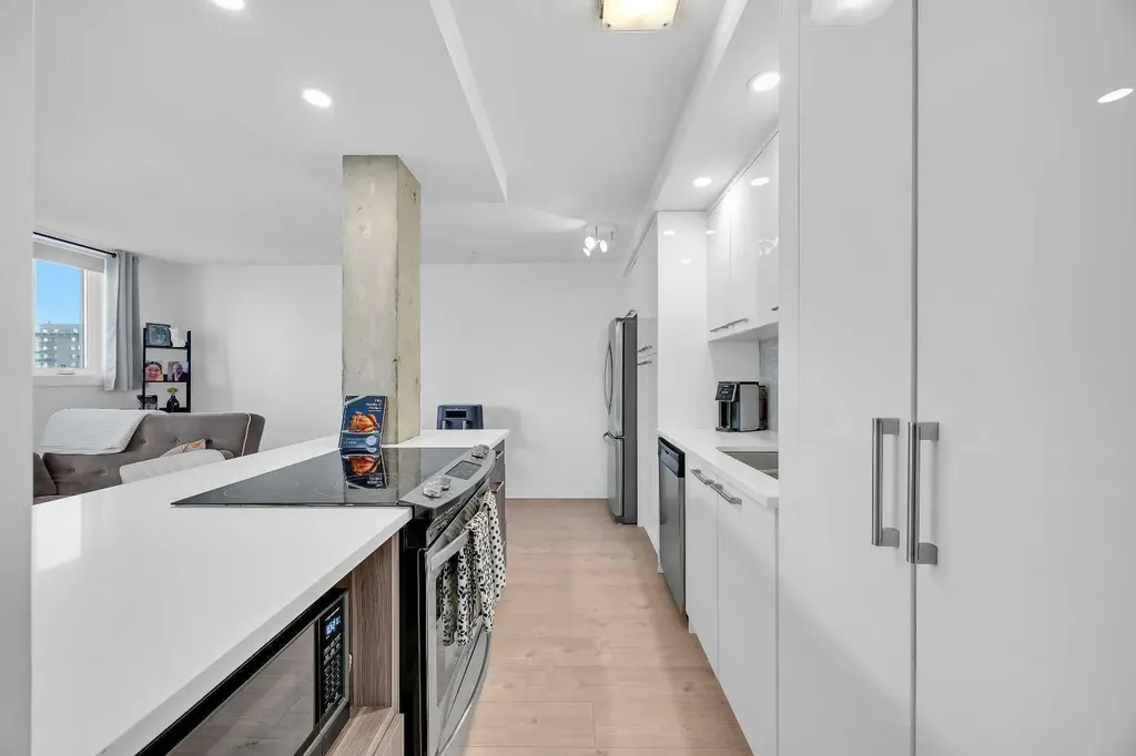 1111 15 Avenue SW Calgary AB T2R 0S8