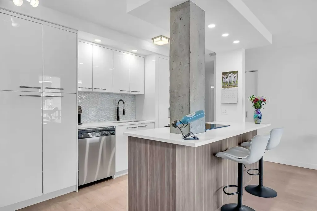 1111 15 Avenue SW Calgary AB T2R 0S8