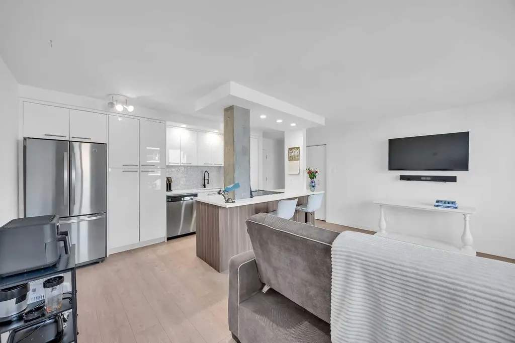 1111 15 Avenue SW Calgary AB T2R 0S8