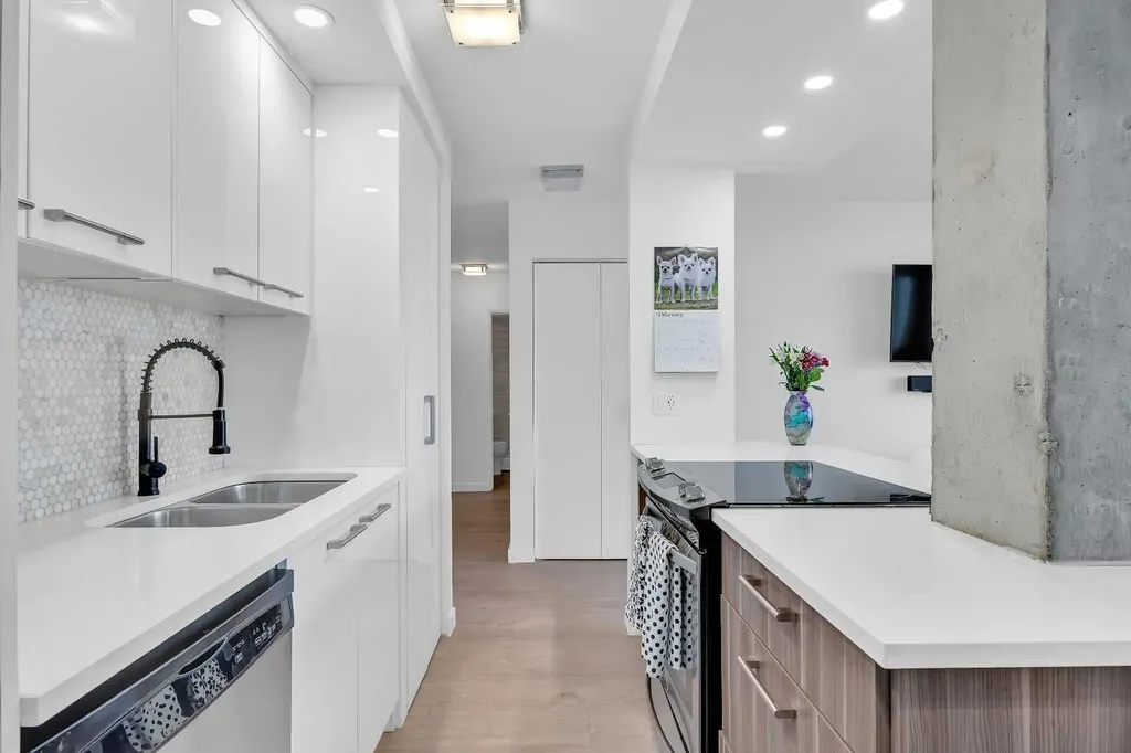 1111 15 Avenue SW Calgary AB T2R 0S8