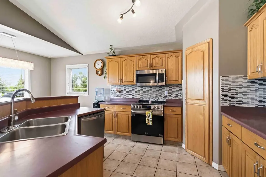 283 Berard Crescent Fort Mcmurray AB T9K1W2