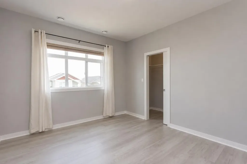 639 Oak Street Springbrook AB T4S 0E5