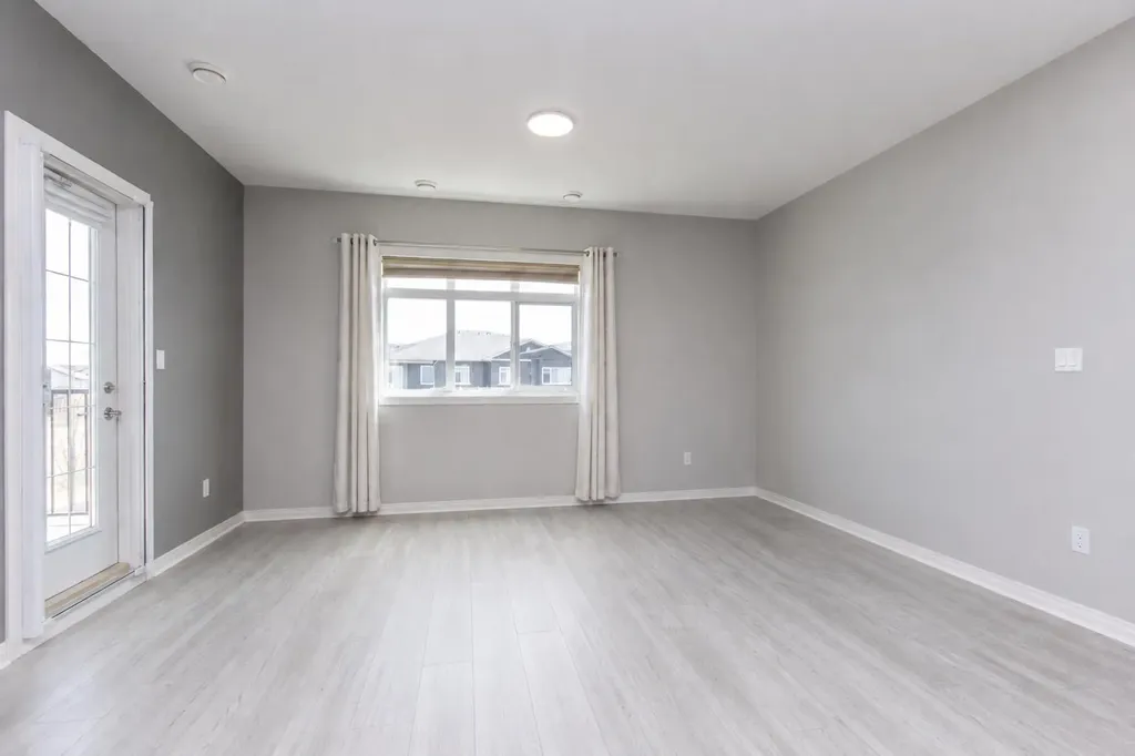 639 Oak Street Springbrook AB T4S 0E5