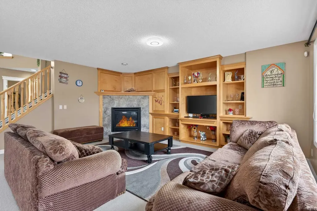 2407 Kingsland View SE Airdrie AB T4A0A5
