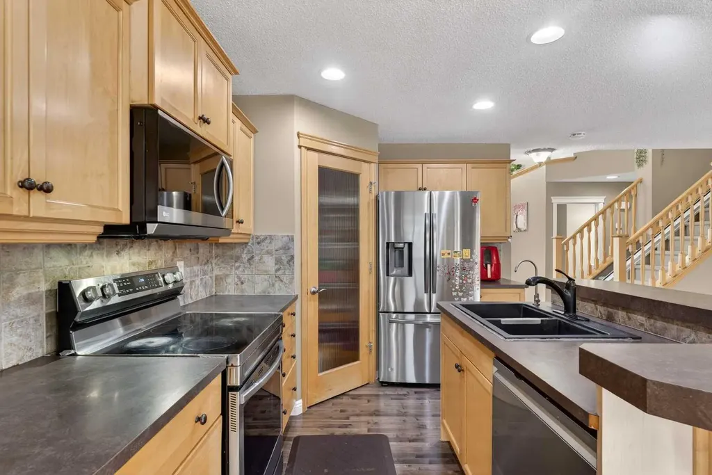 2407 Kingsland View SE Airdrie AB T4A0A5