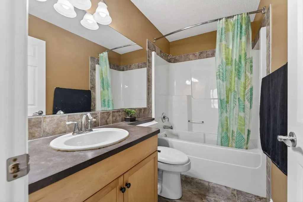 2407 Kingsland View SE Airdrie AB T4A0A5