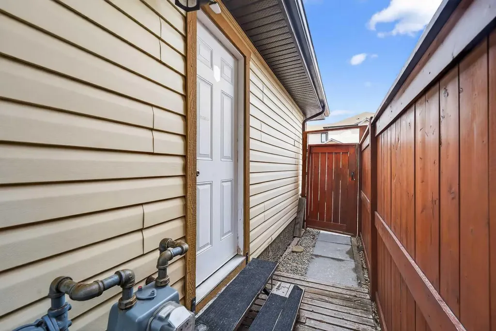 2407 Kingsland View SE Airdrie AB T4A0A5