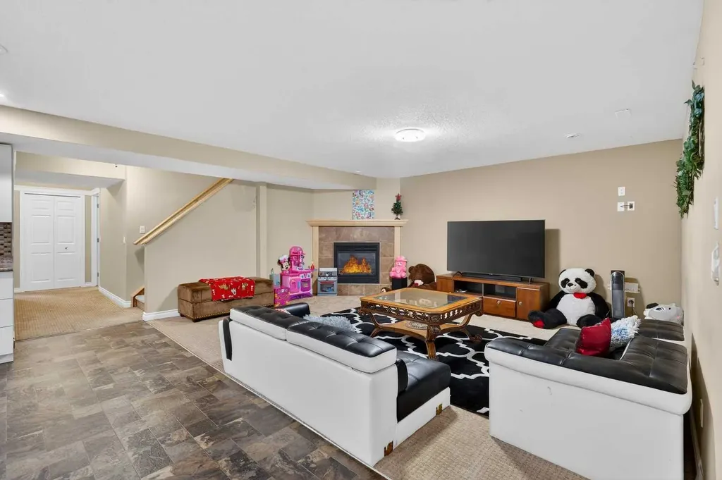 2407 Kingsland View SE Airdrie AB T4A0A5