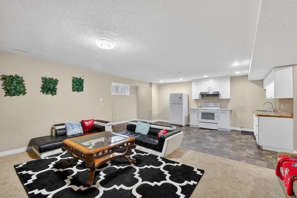 2407 Kingsland View SE Airdrie AB T4A0A5
