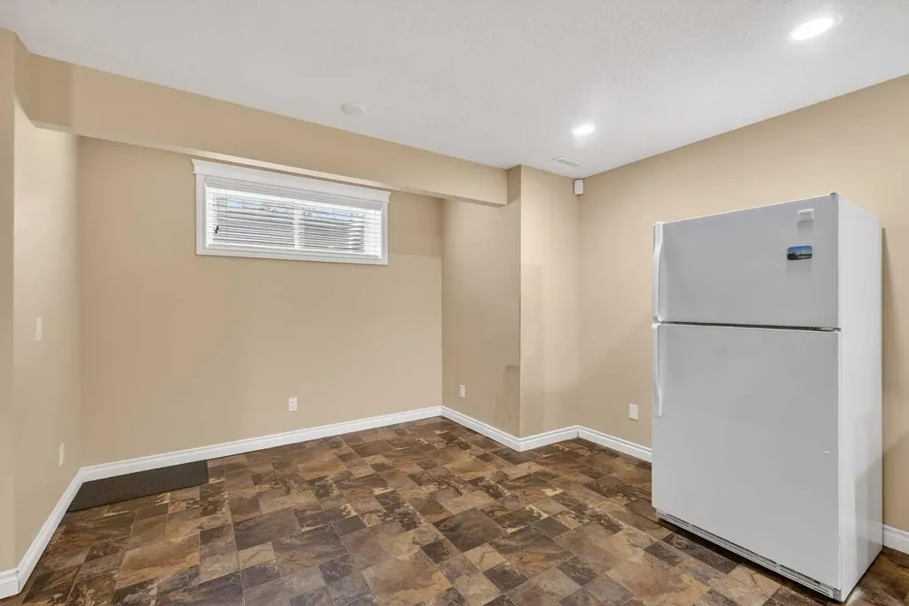 2407 Kingsland View SE Airdrie AB T4A0A5