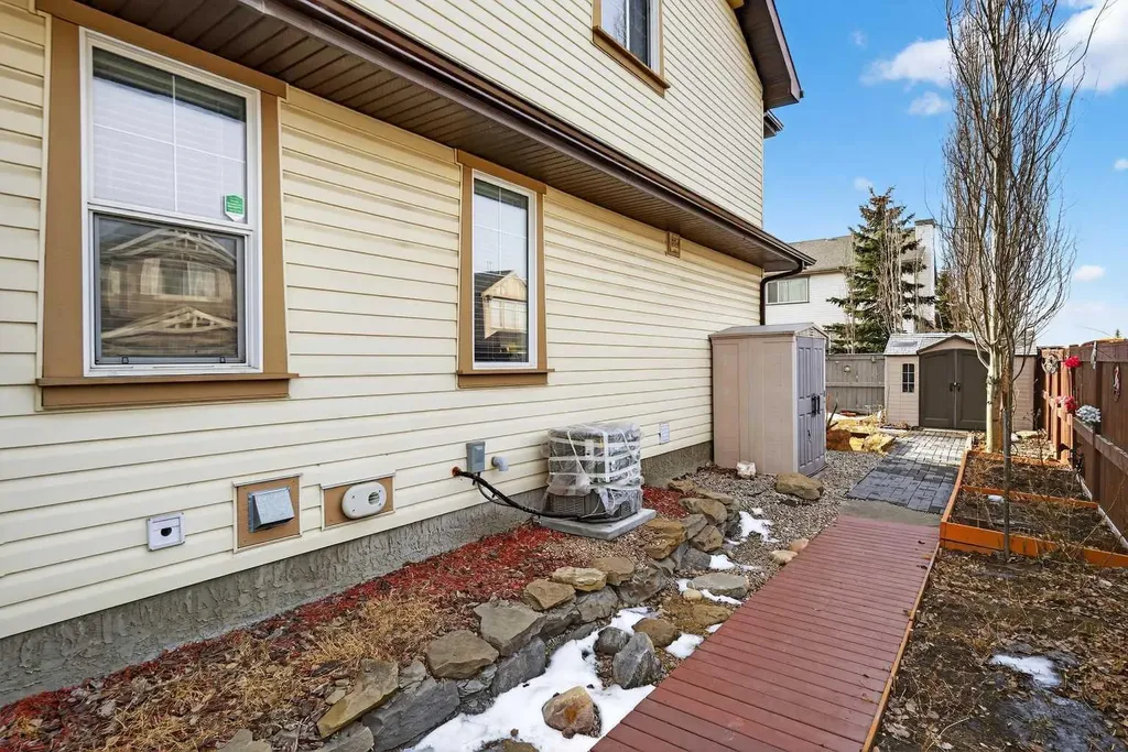 2407 Kingsland View SE Airdrie AB T4A0A5