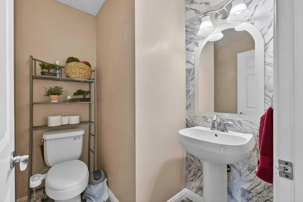 2407 Kingsland View SE Airdrie AB T4A0A5