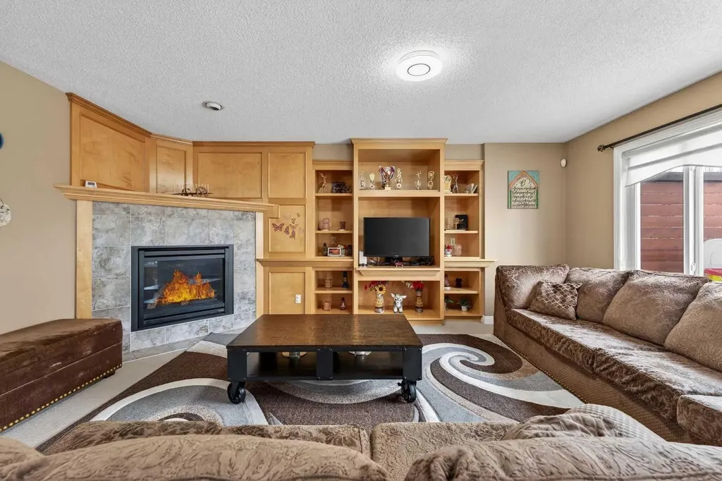 2407 Kingsland View SE Airdrie AB T4A0A5