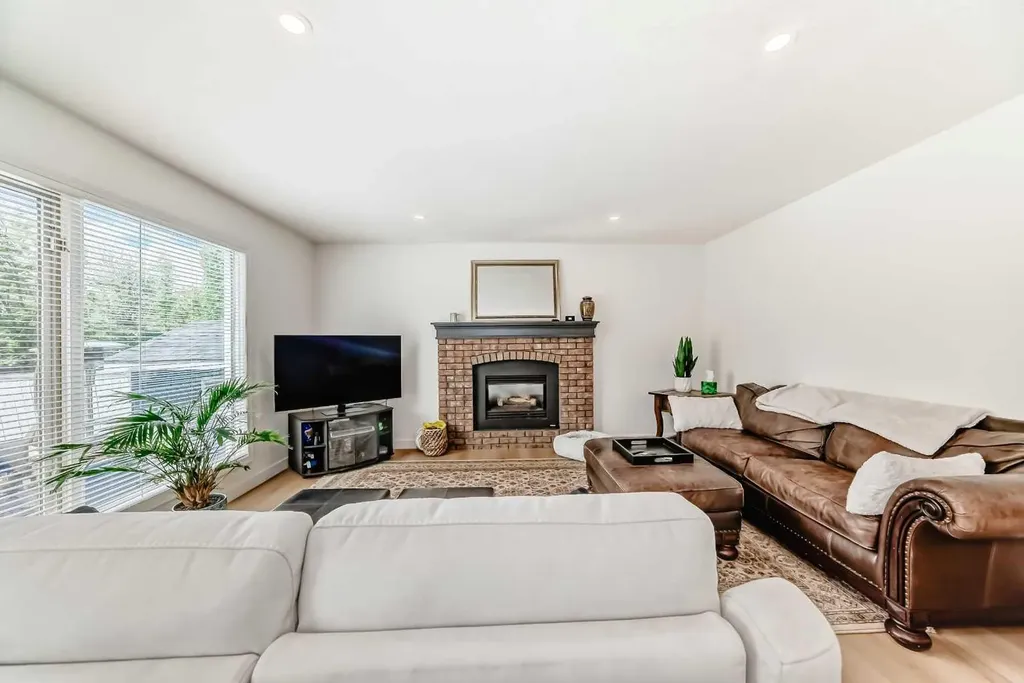 163 Shannon Circle SW Calgary AB T2Y 2L1