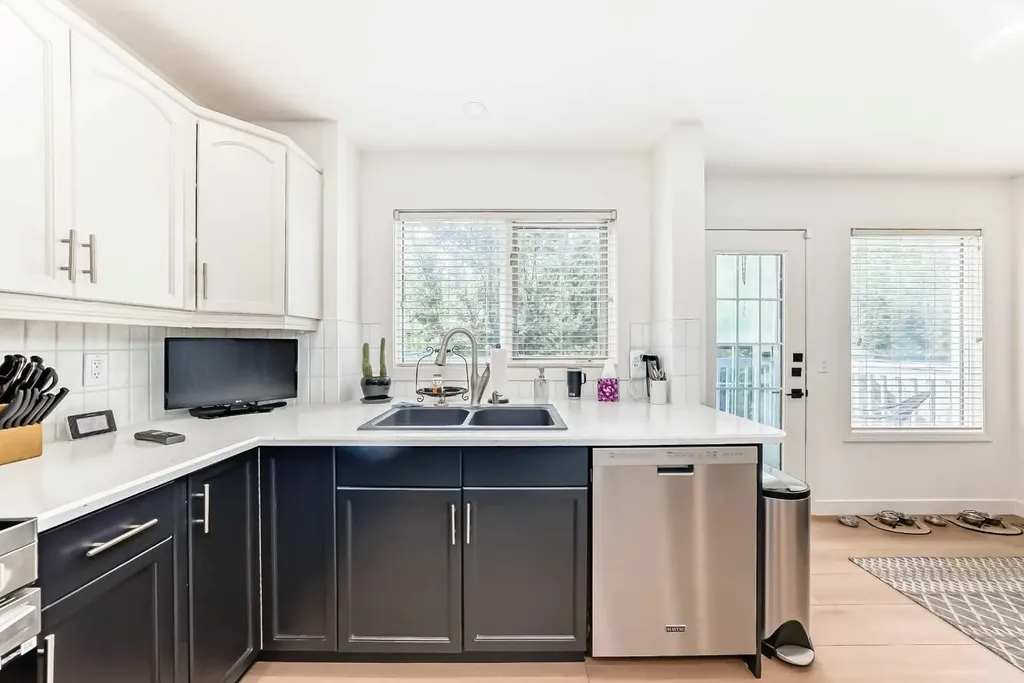 163 Shannon Circle SW Calgary AB T2Y 2L1