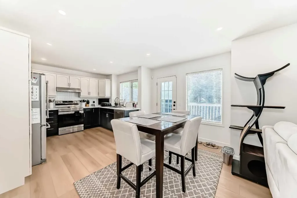 163 Shannon Circle SW Calgary AB T2Y 2L1