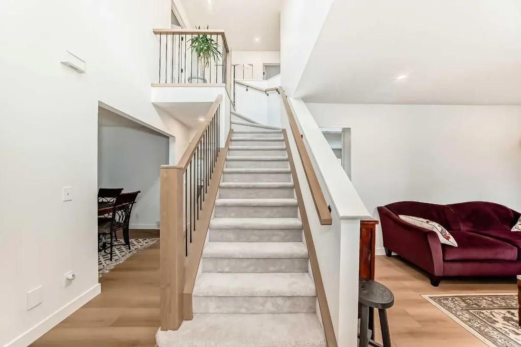 163 Shannon Circle SW Calgary AB T2Y 2L1