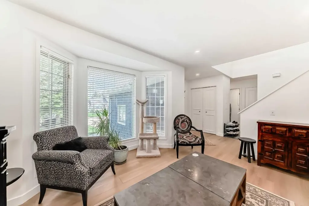 163 Shannon Circle SW Calgary AB T2Y 2L1