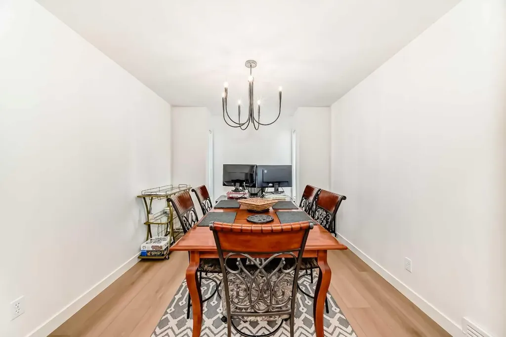 163 Shannon Circle SW Calgary AB T2Y 2L1