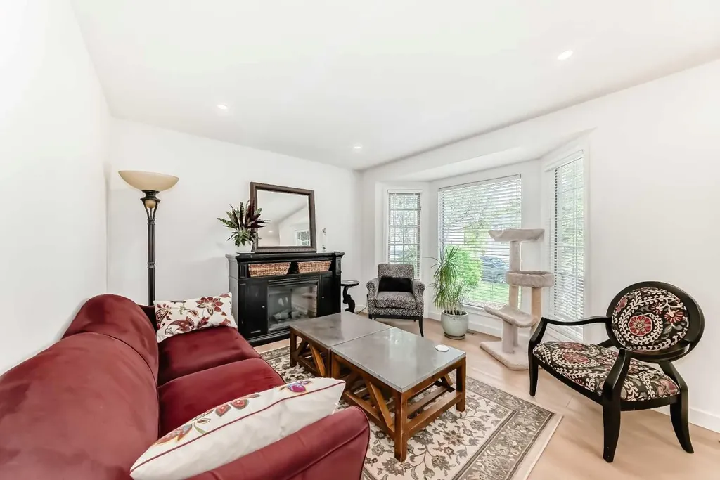 163 Shannon Circle SW Calgary AB T2Y 2L1