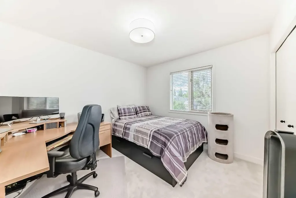163 Shannon Circle SW Calgary AB T2Y 2L1