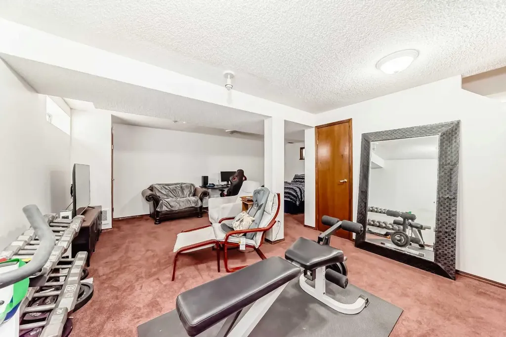 163 Shannon Circle SW Calgary AB T2Y 2L1