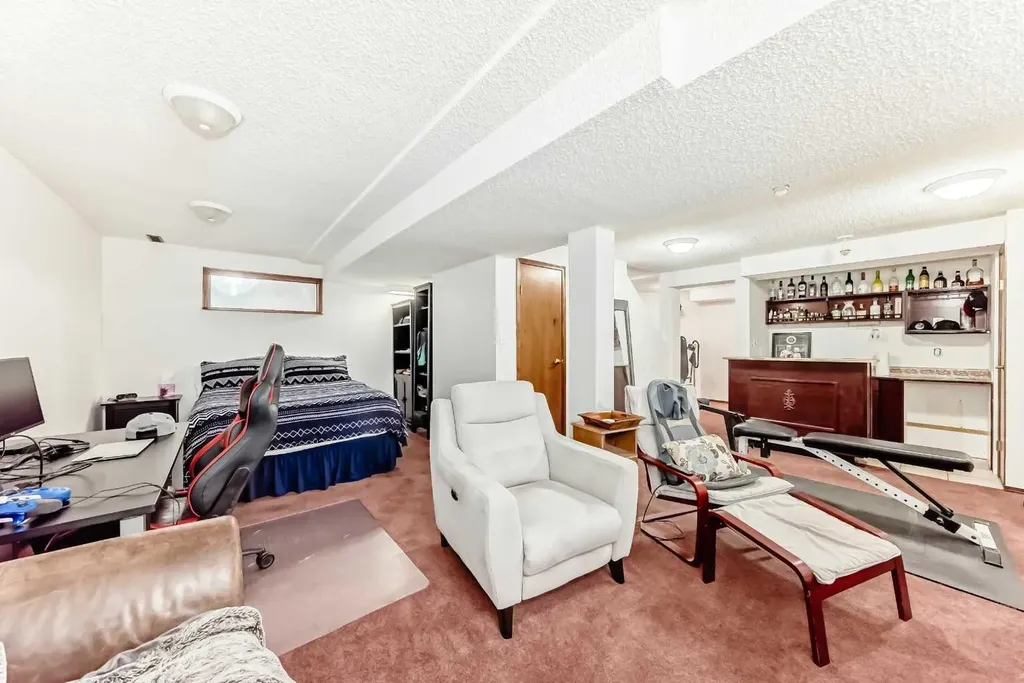 163 Shannon Circle SW Calgary AB T2Y 2L1