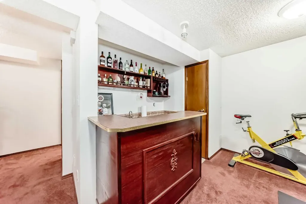 163 Shannon Circle SW Calgary AB T2Y 2L1