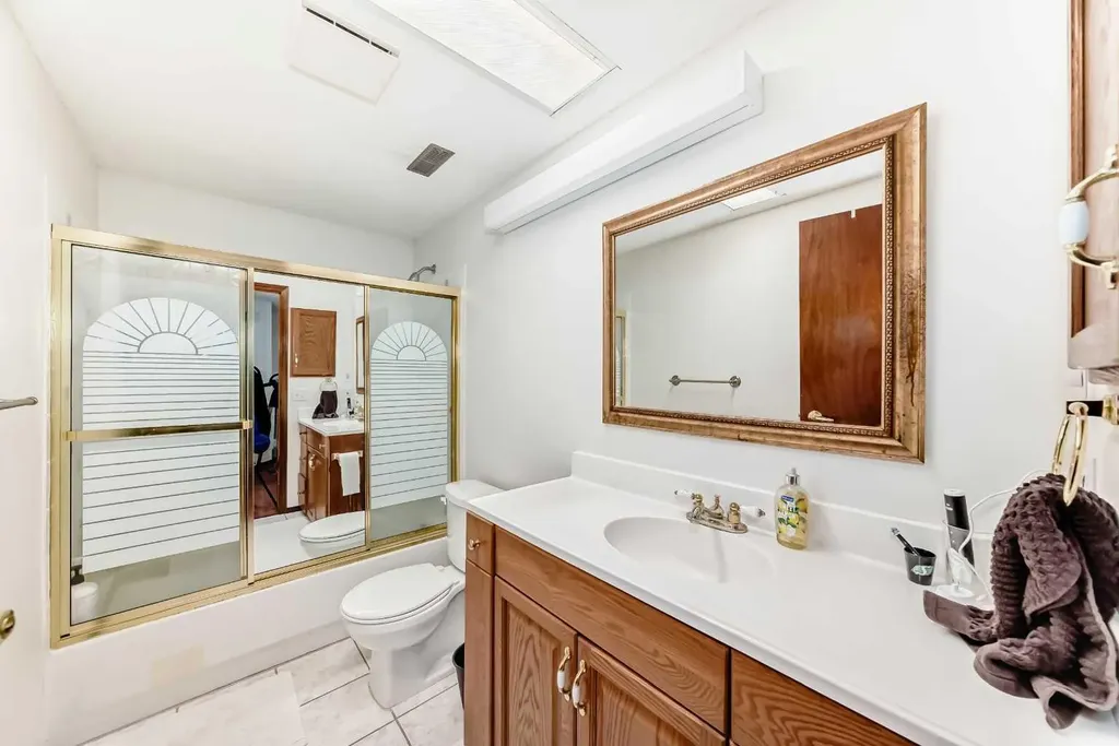 163 Shannon Circle SW Calgary AB T2Y 2L1
