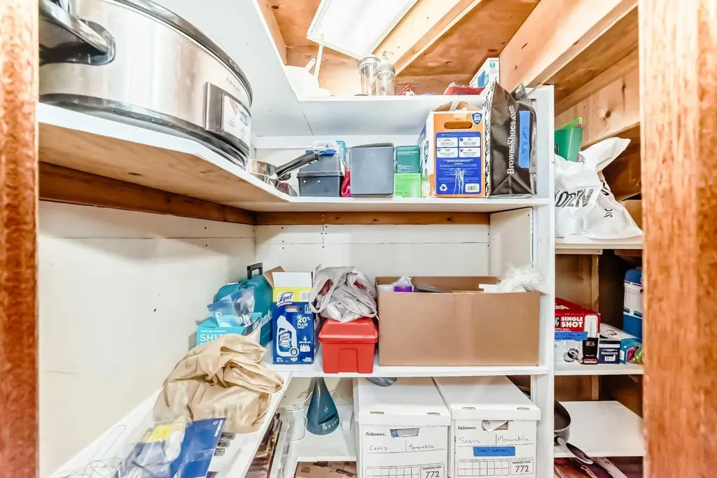 163 Shannon Circle SW Calgary AB T2Y 2L1