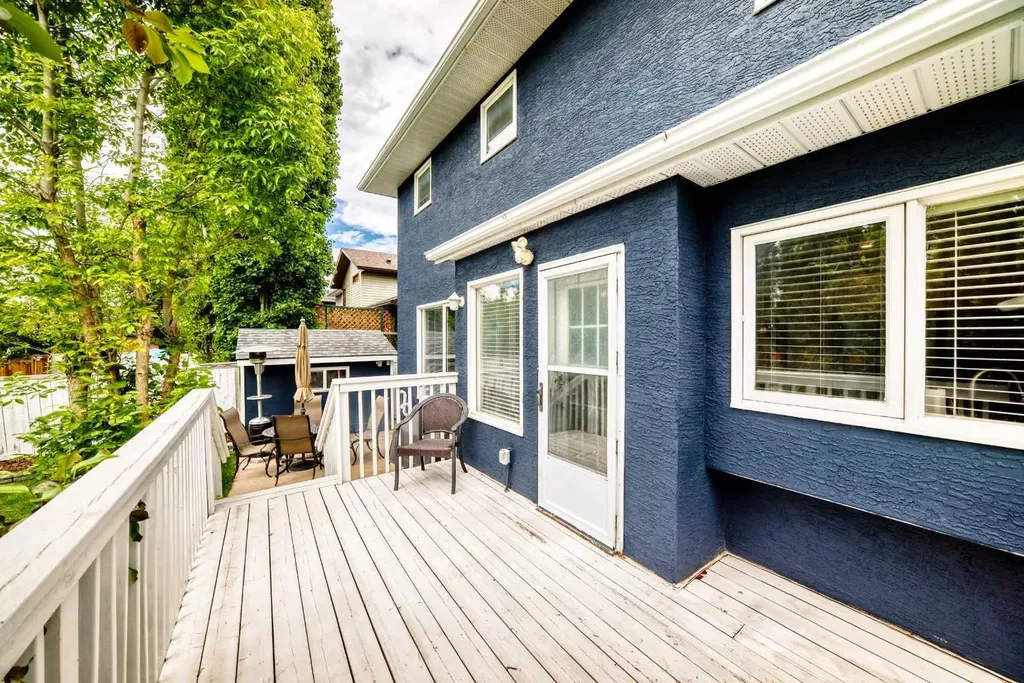 163 Shannon Circle SW Calgary AB T2Y 2L1